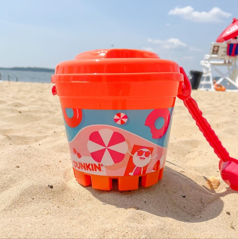 New 2025 Dunkin Donuts Munchkin Orange Beach Sand Bucket w/ Lid & Shovel